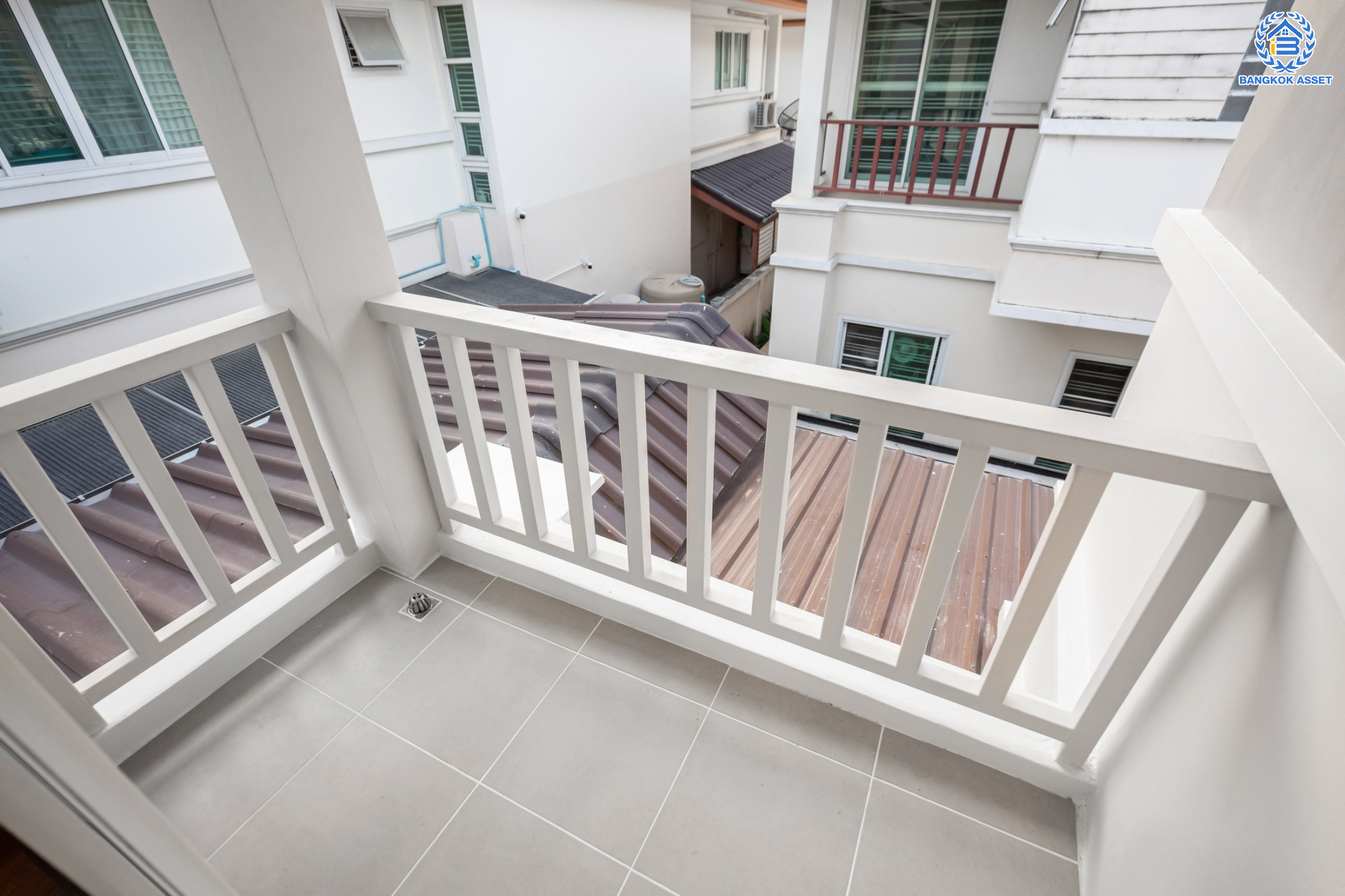 บ้านมือสองตกแต่งใหม่ ม.นันท์นรินทร์ นาวง-ดอนเมือง บ้านแฝดพร้อมอยู่ เนื้อที่ 36 ตร.ว. ฟังก์ชัน 3 ห้องนอน 3 ห้องน้ำ จอดรถได้ 2 คัน บนทำเลดีที่สุด ราคาคุ้มสุดในย่านนี้! เชื่อมต่อทุกการเดินทาง ใกล้สนามบินดอนเมือง ทางด่วน "ศรีสมาน" และรถไฟฟ้าสายสีแดง "สถานีดอนเมือง"…